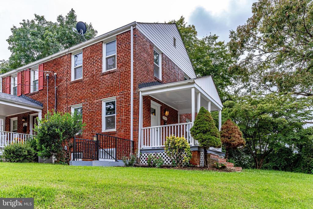 Primary Photo - 2901 Farmington Dr