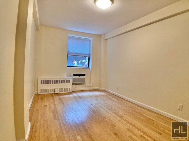 Building Photo - E 84 ST, Avail 9/17 - Inexpensive Studio a...