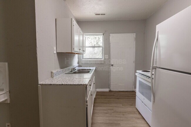 Foto del edificio - 433 Carver Ln