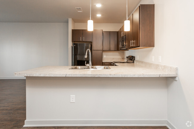 1BR, 1BA - 743 SF - Kitchen - Lift at Jordan Creek