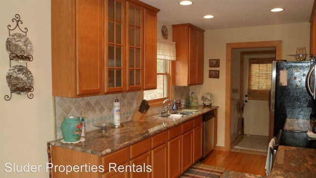 Foto del edificio - Studio, 2.5 bath House - 546 Tahlfield Rd