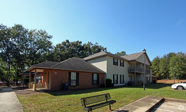 Building Photo - Hunters Run - No Vacancy; Waitlist Only!