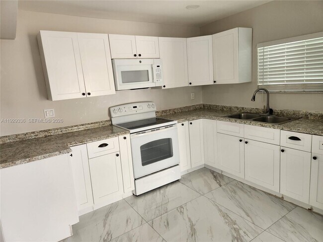 Foto del edificio - 342 E 46th St