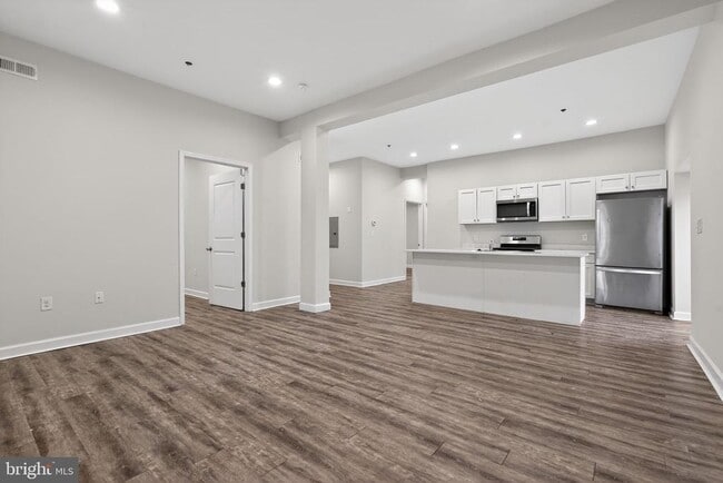 Building Photo - 980 N Marshall St