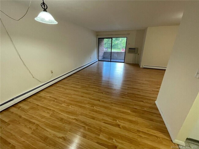 Foto del edificio - 565 Talcottville Rd