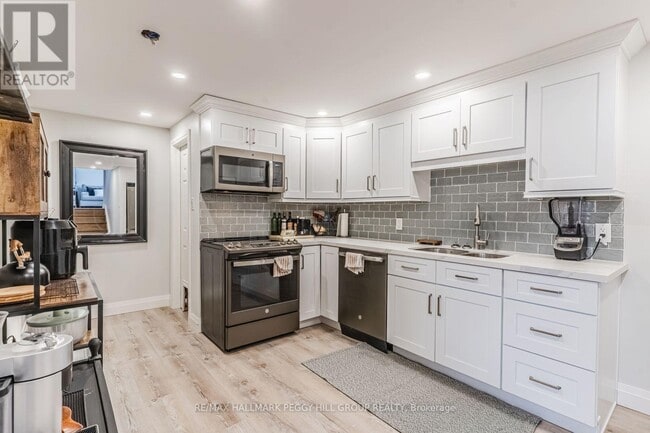 Building Photo - 20 Ottaway Ave