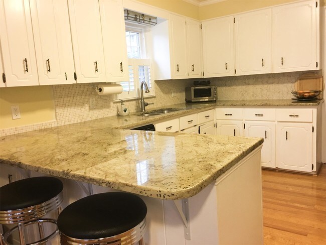 Building Photo - 3001 Ormond Dr