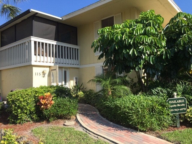Front - 925 Palm View Dr