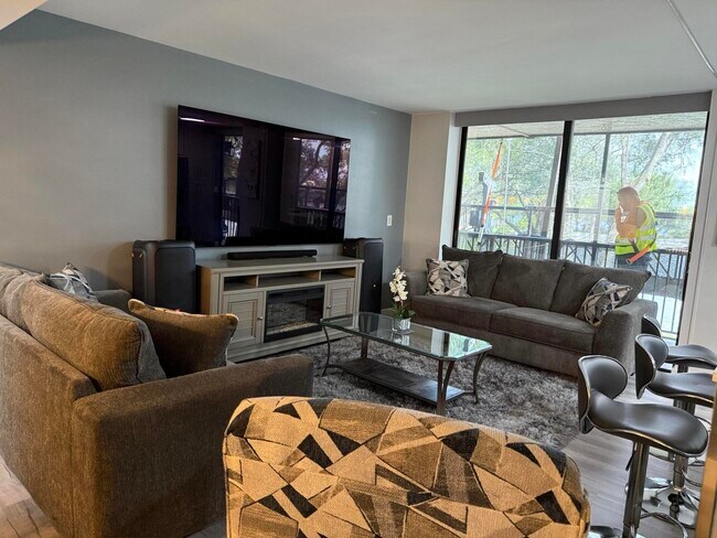 Foto del edificio - 3400 Blue Lake Dr