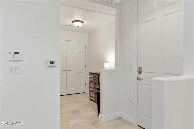 Building Photo - 5350 E Deer Valley Dr