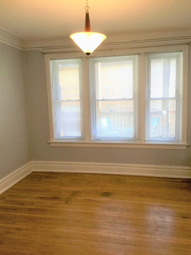 Building Photo - 2325 W Giddings St