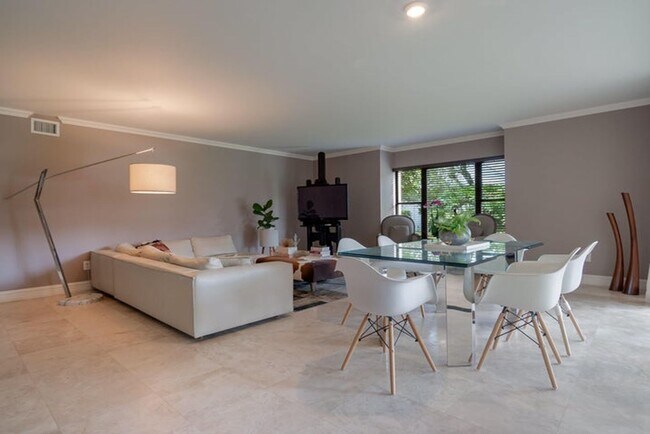Foto del edificio - 13400 Polo Rd W