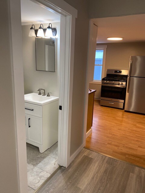 Foto del edificio - 77 Railroad St