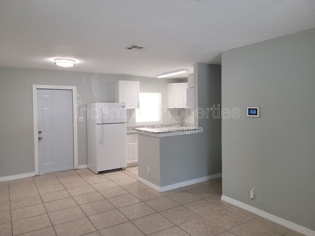 Building Photo - 7803 Mandarin Dr