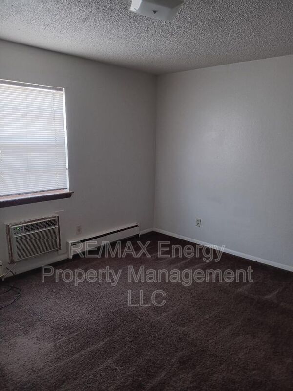 Building Photo - 1903 N Youngs Blvd