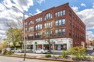 Building Photo - 140 Washington St