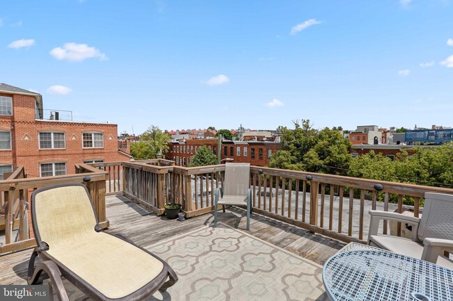 Foto del edificio - 2640 Hudson St