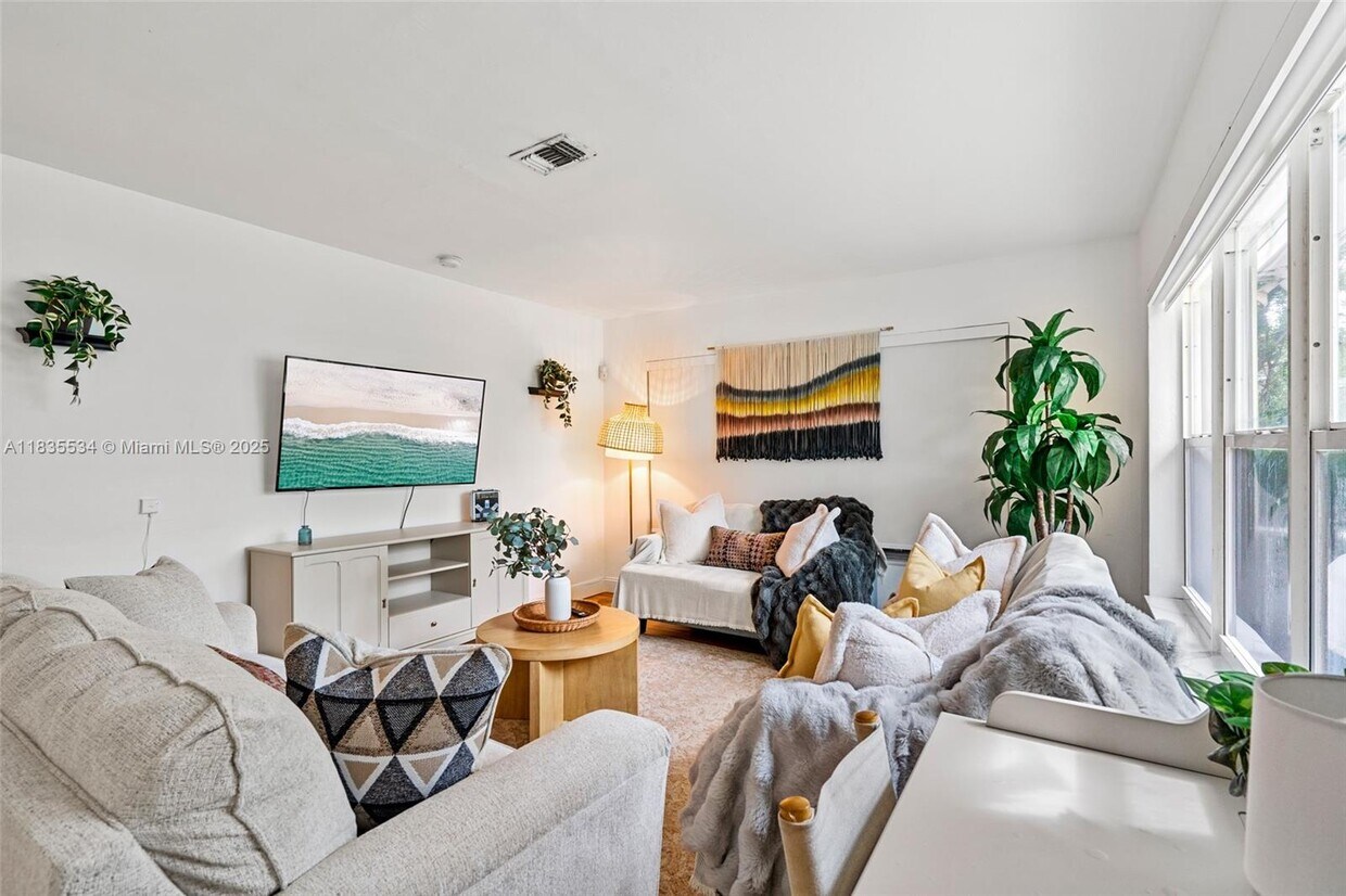 Foto principal - 1031 NE Little River Dr