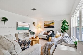 Building Photo - 1031 NE Little River Dr