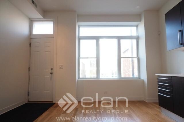 Foto del edificio - 1919 W Armitage Ave