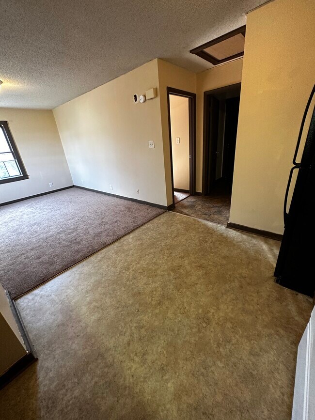 Building Photo - 113 Meadowgreen