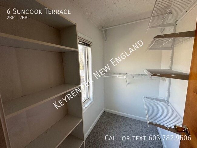 Building Photo - Charming 2 Bedroom Townhome Available!