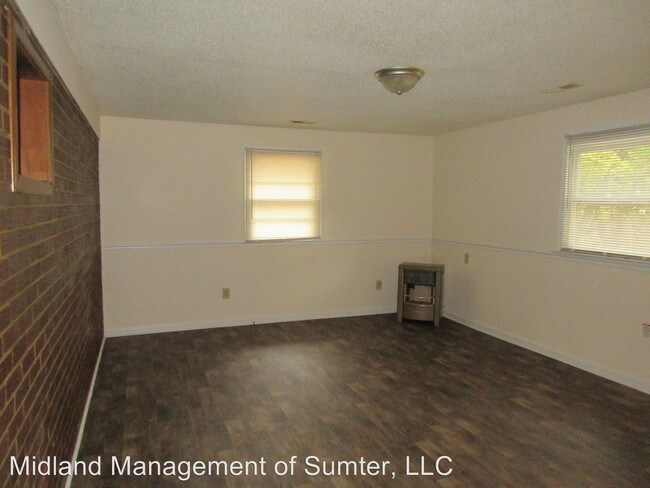 Foto del edificio - 1045 Lewis Rd