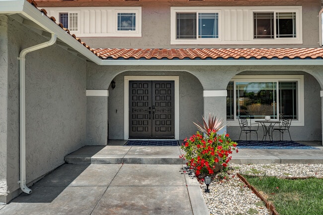 Building Photo - 3661 Slopeview Dr