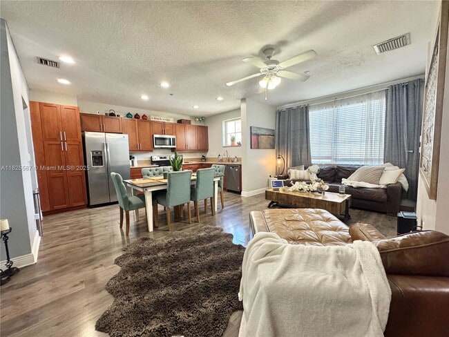Foto del edificio - 1332 SW 2nd Ct