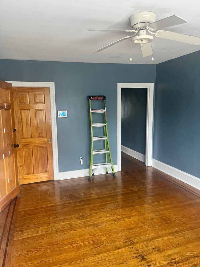 Living Room - 4927 Wissahickon Ave