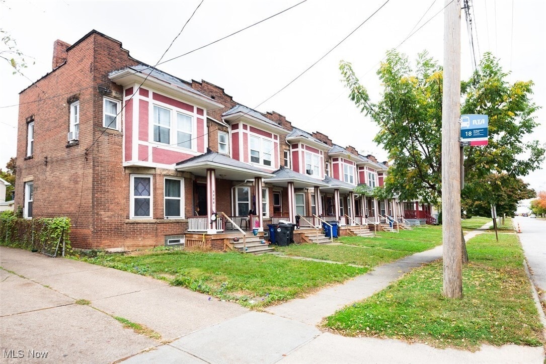 3300 W 98th St Cleveland, OH 44102 – photo 2