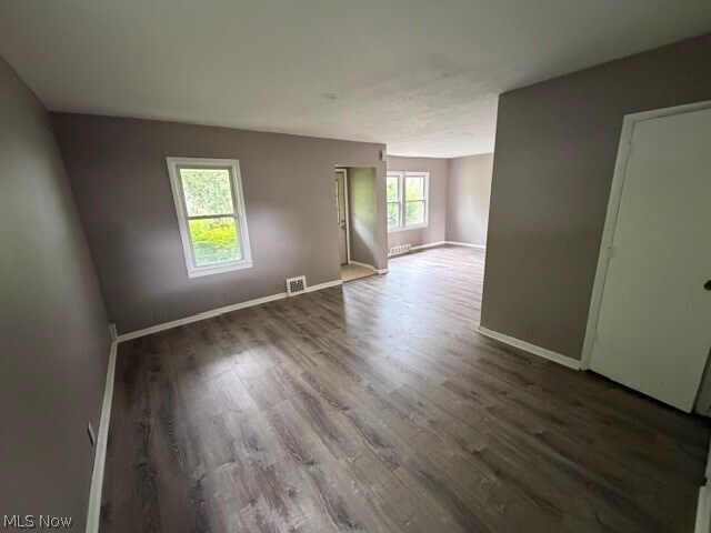 Foto del edificio - 9615 Cardwell Ave