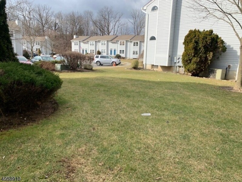 62 Village Dr, Hamburg, NJ 07419 Room for Rent in Hamburg, NJ