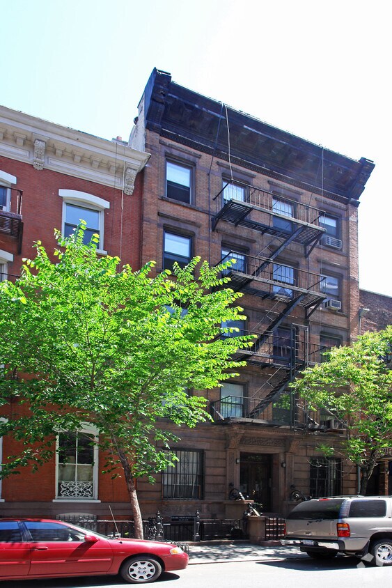 Primary Photo - 251 W 18th St