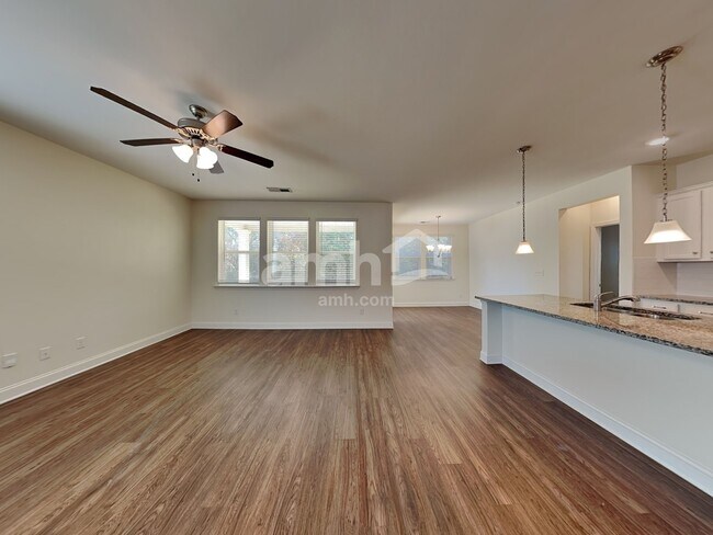 Foto del edificio - 245 Lake Vista Dr