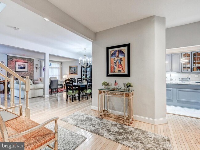 Foto del edificio - 111 River Oaks Cir