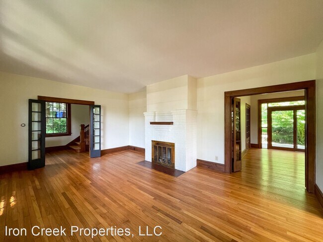 Building Photo - 4 br, 2.5 bath House - 117 Furman Avenue
