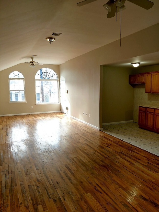 Building Photo - 312 Chapel Ave