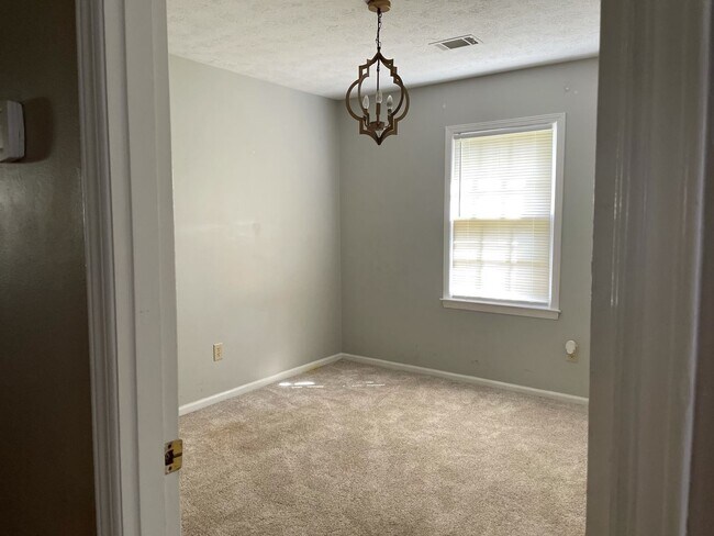 Foto del edificio - 1213 Denson Pl