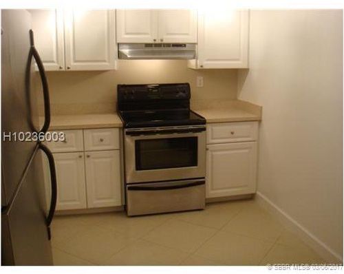Foto del edificio - 711 N Pine Island Rd