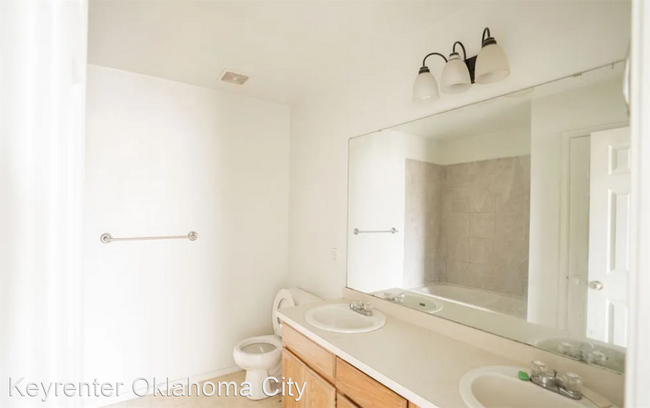 Building Photo - 3 br, 2 bath House - 1017 Kenwood Dr