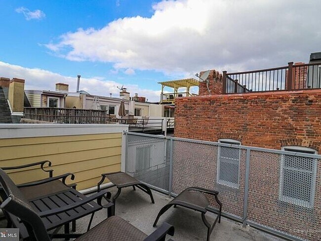 Building Photo - Gorgeous Federal Hill 3bd/2ba with Modern Amenities, CAC, W/D and Upper Deck! Available 8/10