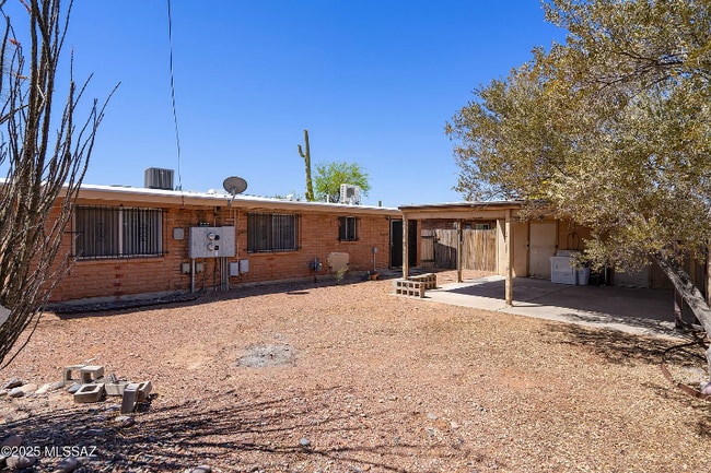 Building Photo - 801 E Holaway Dr