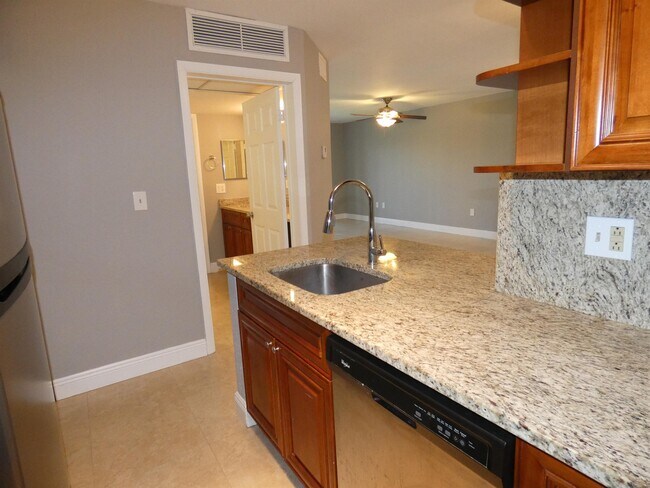 Foto del edificio - 2841 N Oakland Forest Dr