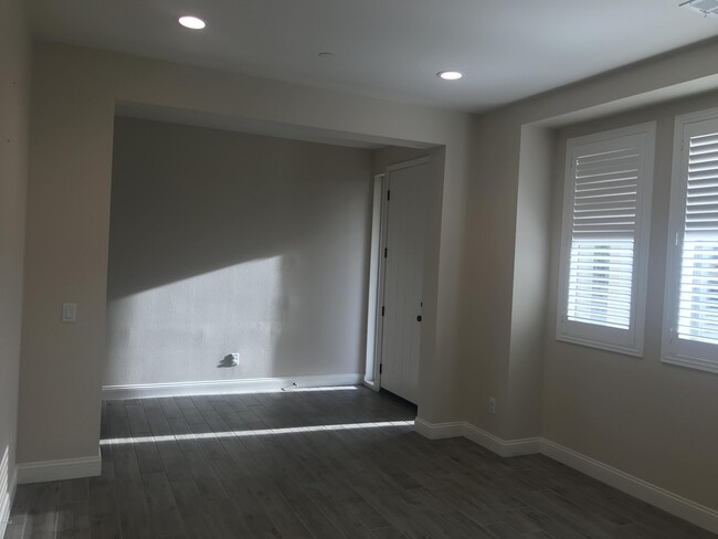 Building Photo - 458 S Saticoy Ave