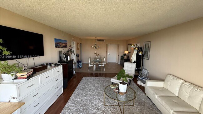 Foto del edificio - 780 NE 69th St