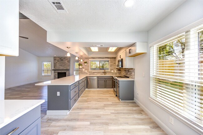 Foto del edificio - 235 E Castle Harbour Dr