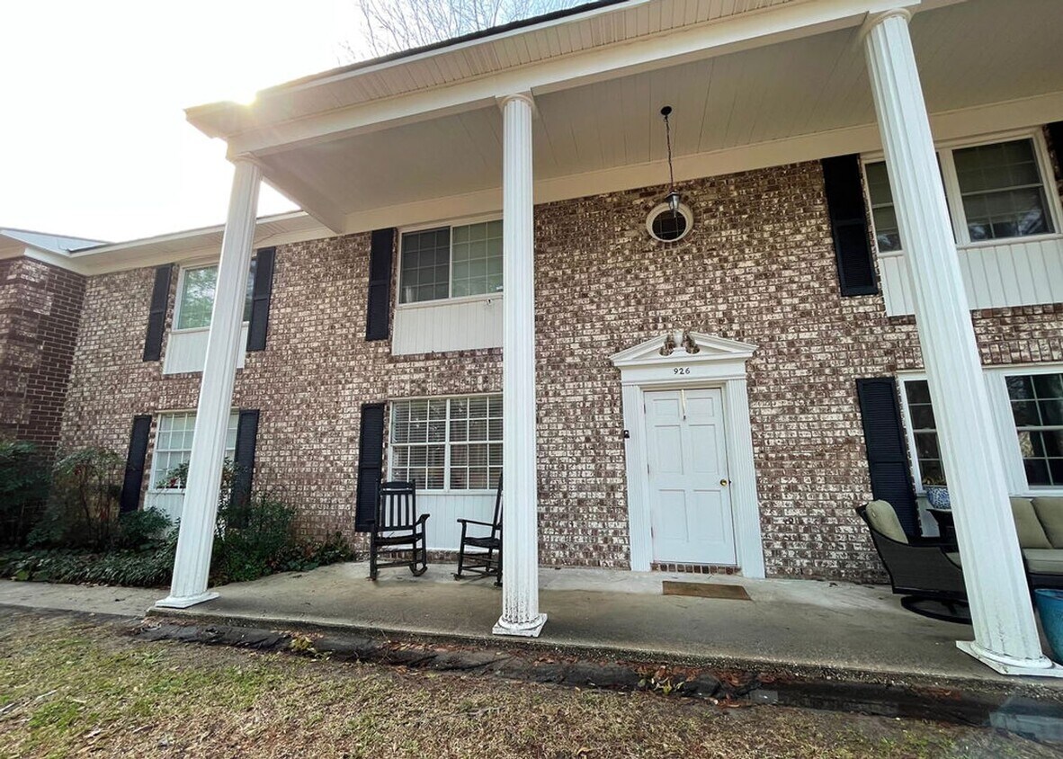 Foto principal - Available 7/1. 2 BR/2 BA in a FANTASTIC Lo...