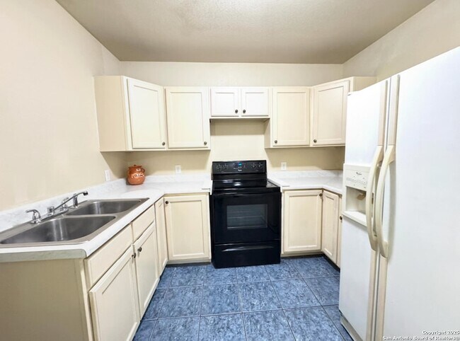 Foto del edificio - 14424 Higgins Rd