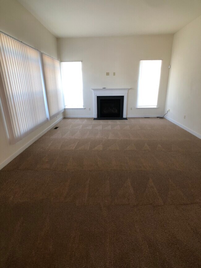 Building Photo - 12443 Fallen Timbers Cir